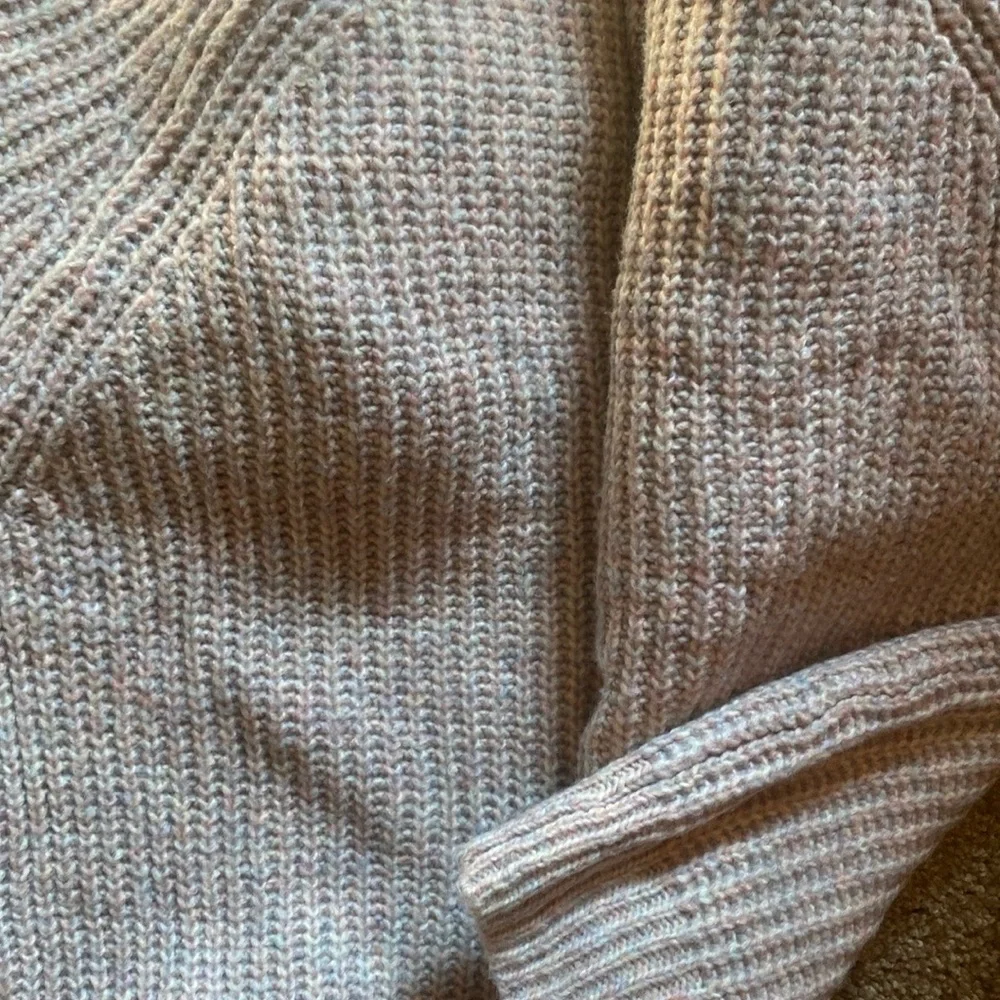 Francesca’s light pink with blues short sweater. XL - Picture 6 of 10
